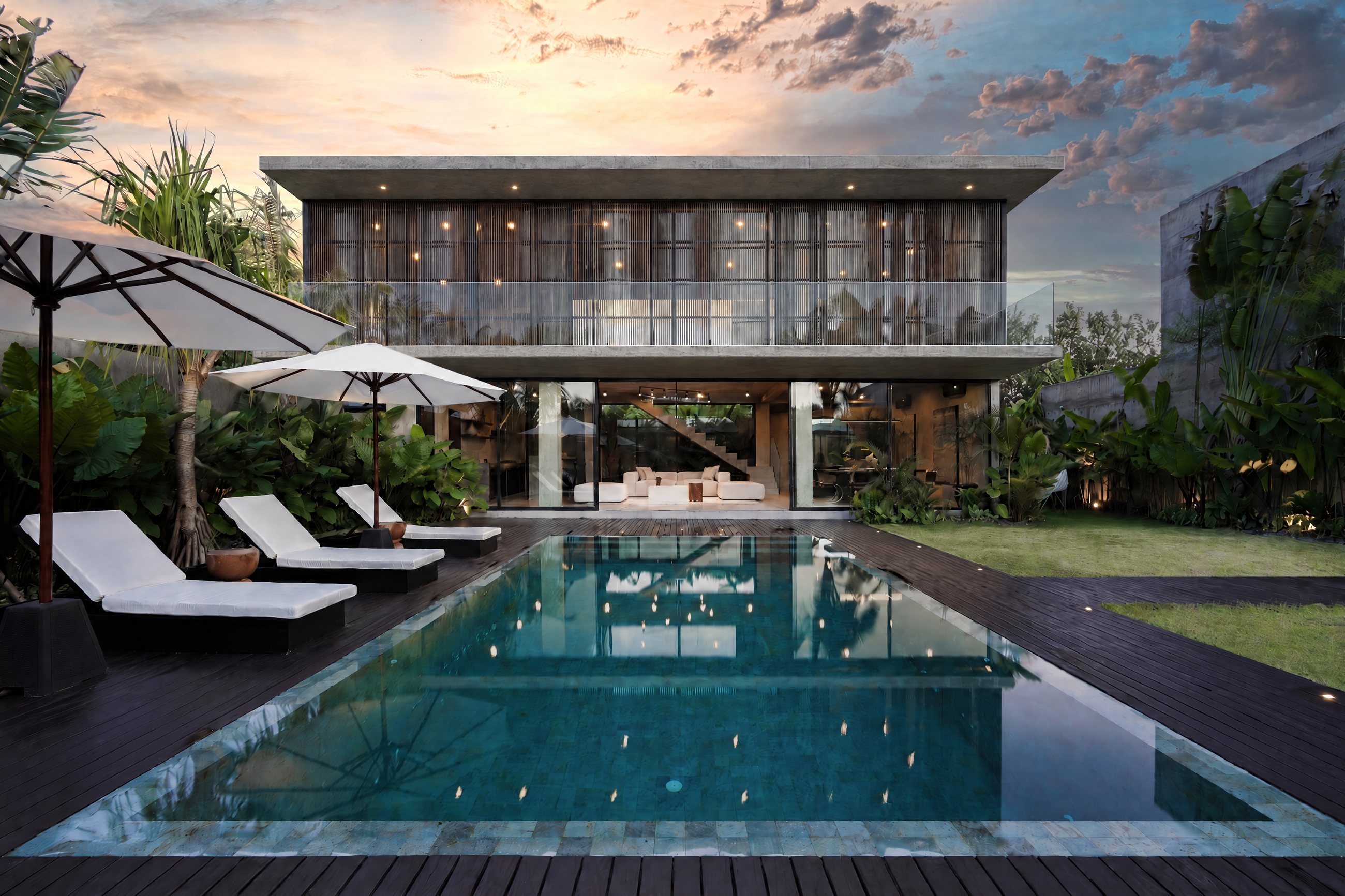 The main building with its full-width balcony (visualisation on the reference villa photo)